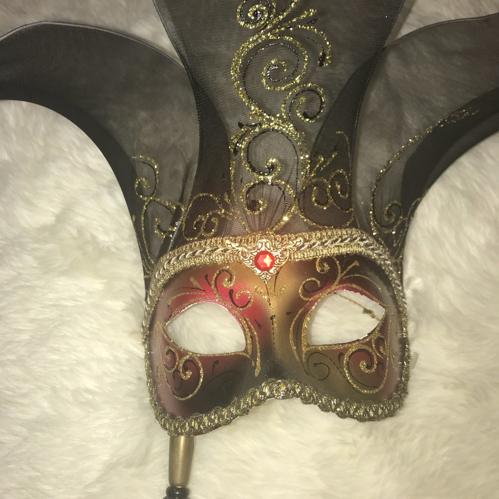 Mask - Picture 7 of 8